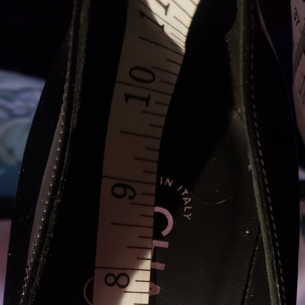 CHANEL black paten leather pumps - Picture 9 of 10